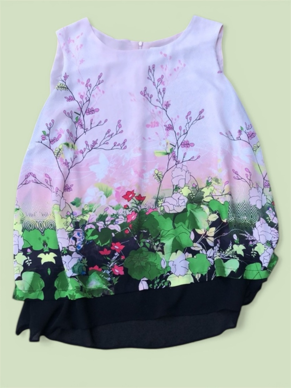 - Beautiful floral 2x sleeveless blouse